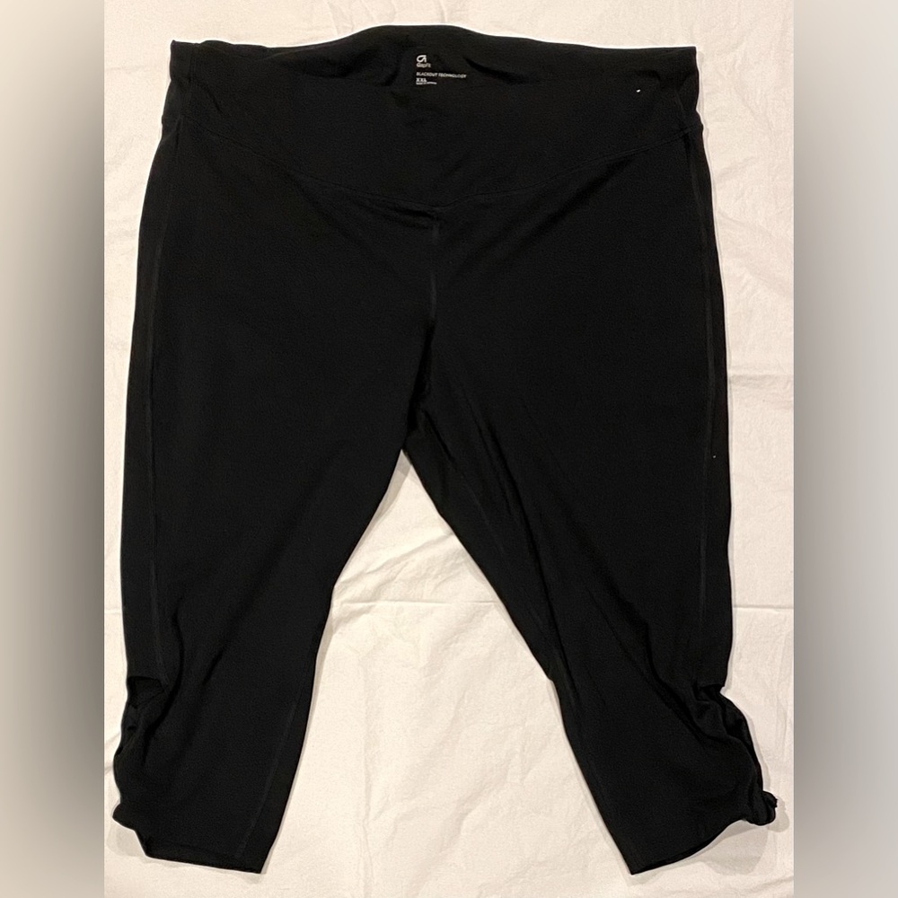 Blackout technology activeware capri leggings